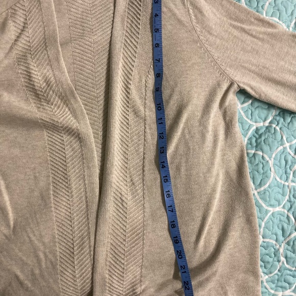Like new! Liz Claiborne beige cardigan - Picture 8 of 16